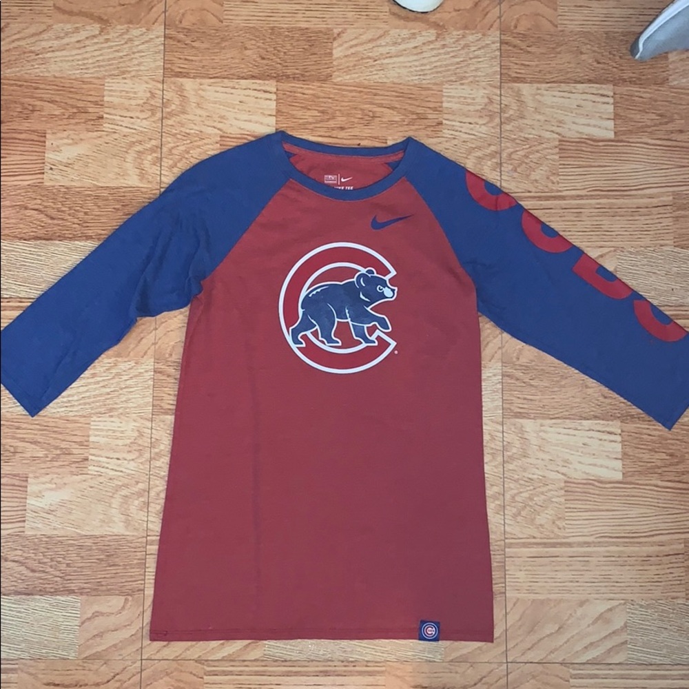 Women’s Nike Chicago Cubs baseball tee
